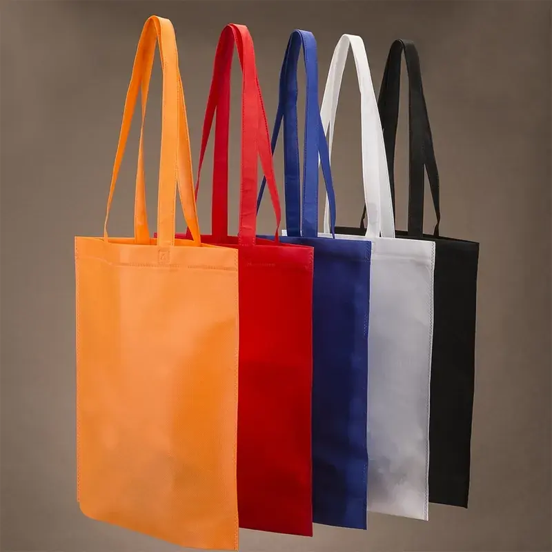 Produção de brindes personalizados: sacolas em várias cores para eventos